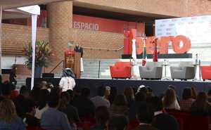 Mariana Dobernig, Directora General del Medio Universitario, ofreció a las familias una guía para acompañar la vida universitaria de sus hijas e hijos.