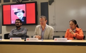 El escrito Andrew Paxman en la presentación de su más reciente obra (Valentina González/IBERO).