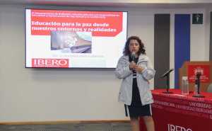 La académica invitada ha trabajado en zonas de alta violencia como, Cd. Juárez, Sinaloa, Estado de México y Morelos