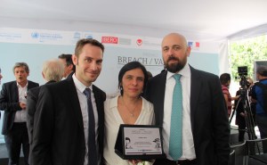 Sergio Rodríguez Blanco, Coordinador del Subsistema de Periodismo del Departamento de Comunicación de la IBERO; Daniela Rea, ganadora del Premio Breach-Valdez; y el Mtro. Federico Mastrogiovanni, coordinador del Programa Prensa y Democracia (Valentina González/IBERO).