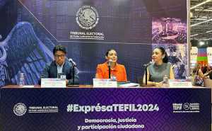 De izq. a der.: Carlos de la Rosa Xochitiotzi, Mtra. Isabel Montoya Ramos y Cruz Lucero Martínez Peña.