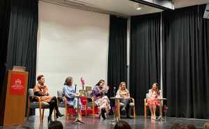 De izquierda a derecha: la Mtra. Sylvia Hernández, la Dra. Silvia Campos, la Dra. Aribel Contreras, la Dra. Marimar Sanz Abbud y la Dra. Alin Moreno Rios en el foro We Woman. Fotos: Laura Herrera.