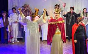 El elenco del Programa Somos Uno Más llenó el Foro Cardoner de música, humor y espíritu navideño con su Gran Pastorela. Fotos Lucía Schiavon Kessel.