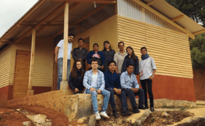 Las y los alumnos son llevados a comunidades donde existen problemáticas que puedan ser resueltos desde la Arquitectura