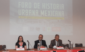 Dra. Pilar Adriana Rey Hernández, Dr. Juan Ignacio del Cueto Ruiz Funes y el Mtro. José Luis Gutiérrez Brezmes durante la inauguración del foro