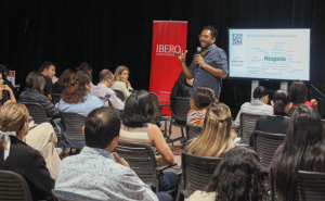 El Dr. Manuel López se centra en las prácticas de inclusión social, las políticas educativas y las prácticas colectivas hacia los nuevos modelos de familia