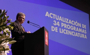 El Mtro. David Fernández Dávalos asumió la rectoría de la IBERO en el año 2014 (Alberto Hernández/IBERO).