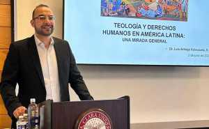 El Dr. Luis Arriaga Valenzuela, S.J., Rector de la IBERO, durante su conferencia en Santa Clara University, en California.