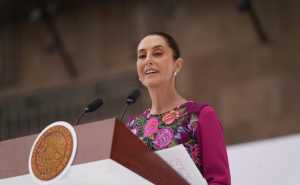 La presidenta Claudia Sheinbaum, durante el informe de sus primeros 100 días de gobierno, en el Zócalo capitalino. Foto Presidencia.