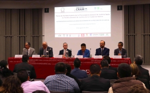 De izquierda a derecha: Dr. José Luis Caballero, director del Departamento de Derecho; Dr. Eduardo Abel Peñalosa Castro, presidente del CRAM de la ANUIES y rector de la (UAM); Mtro. David Fernández Dávalos, Rector de la IBERO; Lic. Ernestina Godoy, titular de la PGJCDMX; Mtro. Jaime Valls Esponda, secretario general ejecutivo de la ANUIES; y Lic. José Miguel Édgar Cortez Morales, comisionado técnico para la transición de la PGJCDMX a Fiscalía General de Justicia de la CDMX (Iván Cabrera/IBERO).