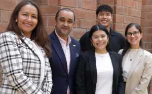 Ximena, acompañada de Lucía Romo, Directora de Trayectoria Profesional; Deyanira Chávez, Coordinadora de Administración de la Hospitalidad; Christian González, Coordinador del Centro de Emprendimiento; y Juan Manuel González Sánchez, Director del Departamento de Estudios Empresariales
