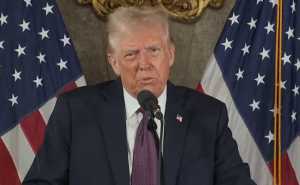 Imagen tomada de la transmisión en vivo de la conferencia de prensa de Donald Trump en su residencia de Florida, Mar-a-Lago, el 7 de enero pasado.