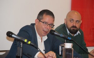 Jenaro Villamil y el Mtro. Federico Mastrogiovanni, coordinador de PRENDE (Valentina González/IBERO).